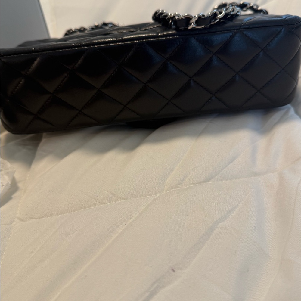 Chanel Classic Flap - Picture 5 of 17